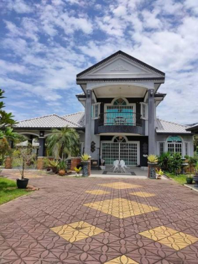 The Bungalow Homestay with Private Pool by Cheta